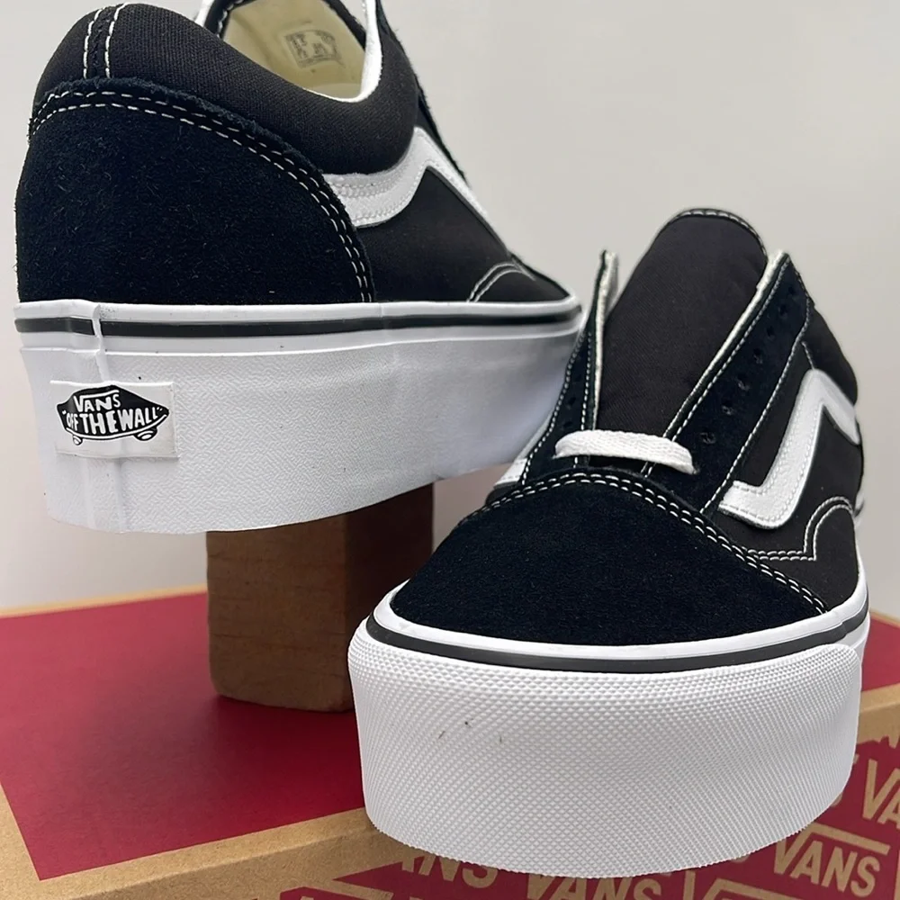 Vans Men’s Old Skool Stackform
Suede/Canvas Black/True W
VN0A7Q5M6BT
Platforms - Picture 9 of 16